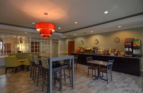 Woodlake - Briar Meadow Hotel | Best Western Galleria Inn & Suites