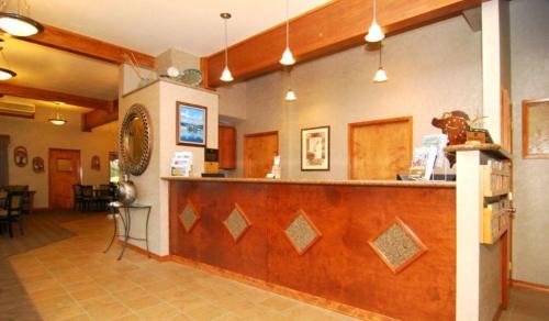 Coos Bay Hotel | Best Western Holiday Hotel
