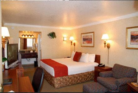 North Mountain Hotel | Best Western InnSuites Phoenix Hotel & Suites