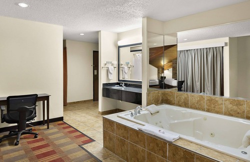 Hebron Hotel | Best Western Lakewood Inn