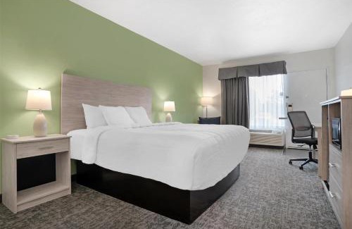 Navarre Hotel | Best Western Navarre Waterfront