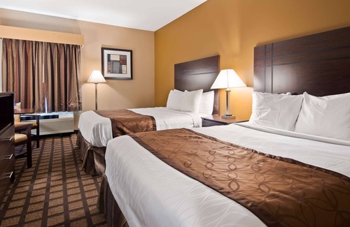 Saugatuck Hotel | Best Western Plaza Hotel Saugatuck