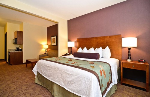 Burlington Hotel | Best Western Plus Carousel Inn & Suites