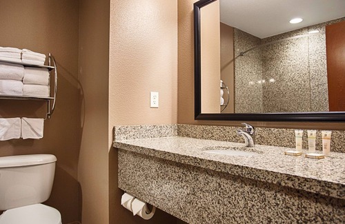 Burlington Hotel | Best Western Plus Carousel Inn & Suites