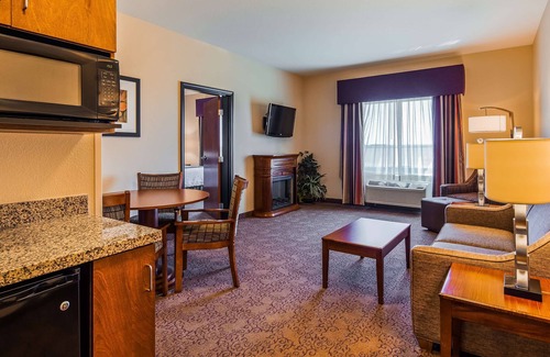 Burlington Hotel | Best Western Plus Carousel Inn & Suites