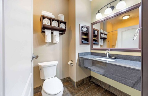 Garden City Hotel | Best Western Plus Emerald Inn & Suites