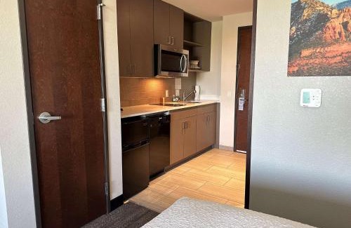 Deer Valley Hotel | Best Western Plus Executive Residency Phoenix North Happy Valley