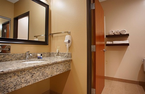 Cortland Hotel | Best Western Plus Finger Lakes Inn & Suites