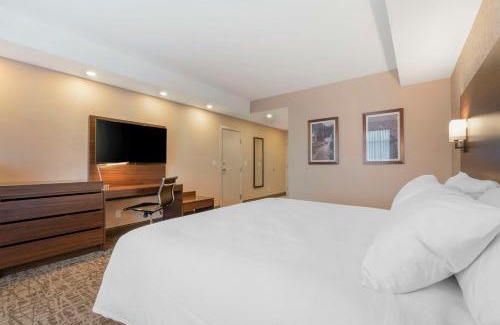 Mission Hotel | Best Western PLUS Mission City Lodge