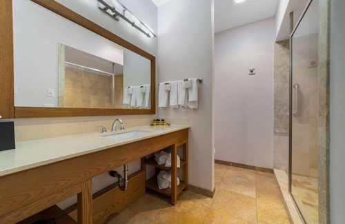 Bertsch-Oceanview Hotel | Best Western Plus Northwoods Inn
