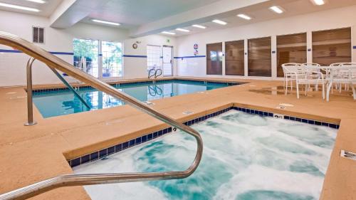 Albany Hotel | Best Western Plus Prairie Inn