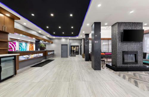 Black Creek Hotel | Best Western Plus Toronto North York Hotel & Suites