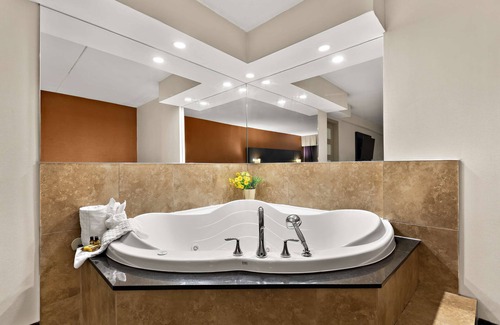 Black Creek Hotel | Best Western Plus Toronto North York Hotel & Suites