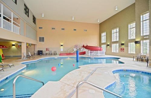 Neenah Hotel | Best Western Premier Bridgewood Hotel Resort
