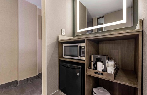 Calgary Hotel | Best Western Premier Calgary Plaza Hotel & Conference Centre