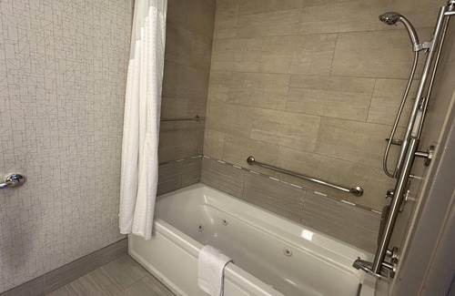 Flower Hill Hotel | Best Western Roslyn-Long Island Hotel