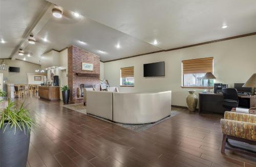 Grove Hotel | Best Western TimberRidge Inn