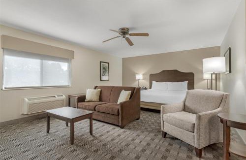 Grove Hotel | Best Western TimberRidge Inn
