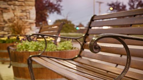Forest Grove Hotel | Best Western University Inn and Suites