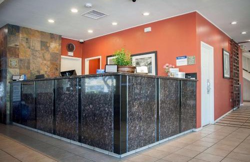 Raisin Hotel | Best Western Village Inn