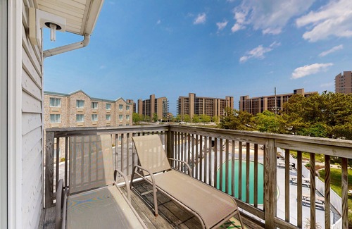 Bethany Beach Apartment | Bethany Beach Inn studio with kitchenette, fast WiFi & furnished balcony