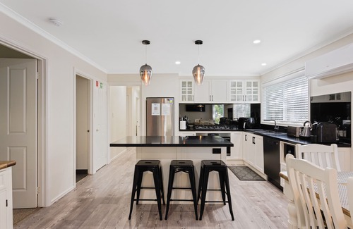 Surf Beach House | Bethel by the Sea by Ready Set Stay - Close to the beach & WiFi