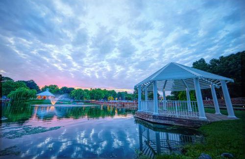 Urbanna House | Bethpage One-Bedroom Cottage 1