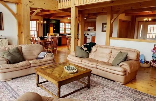 North Freedom House | Betsy's Hideaway, Unique Timber Frame home