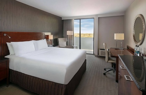 Executive Park Hotel | Better Choice for your Vacation! Parking, Pools! Near Charlotte Nature Museum