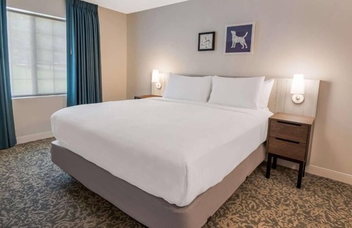 Andover Hotel | Better Choice For Your Vacation! Short Drive to Methuen Memorial Music Hall!
