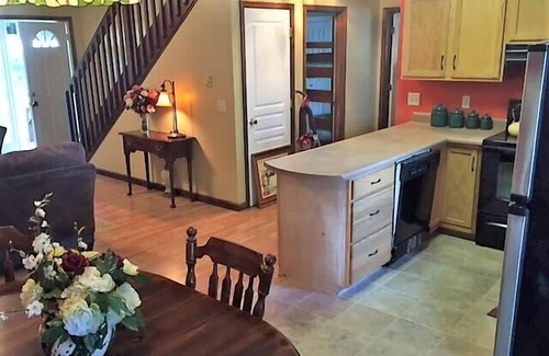 Tobyhanna House | BETTER TO WAKE AT THE LAKE 1 -Beautiful Lakefront House