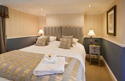 Bettws Cedewain House | Bettws Hall Accommodation