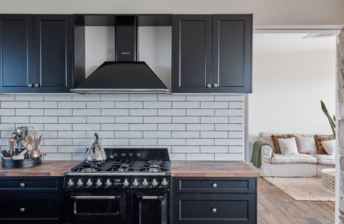Black Mountain House | Betty - Black Mountain House