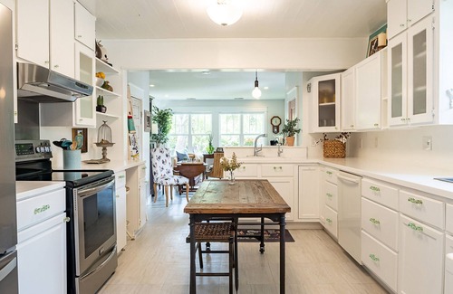 Dripping Springs House | BettyJo - Historic Downtown/Outdoor Oasis & Hot Tub