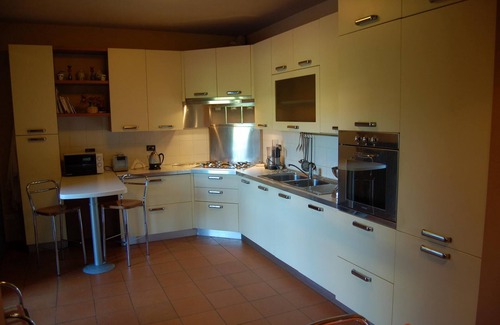 Mologno House | Betulla, Barga! Private beach style pool, WIFI, walk to bars/restaurants!