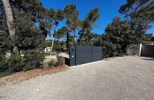 Le Tholonet Apartment | Between Aix and the Sainte Victoire