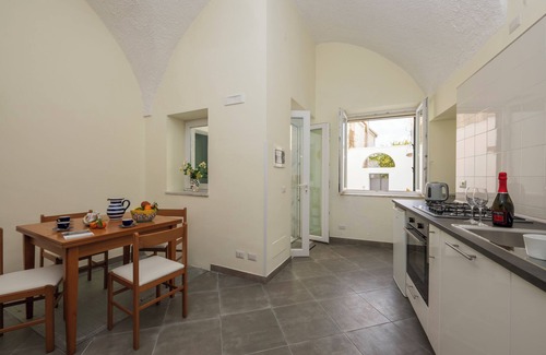 Conca dei Marini Apartment | BETWEEN AMALFI & POSITANO, BIS SEA VIEW HOUSE, FREE WIFI, A/C, ONLY 12 STEPS