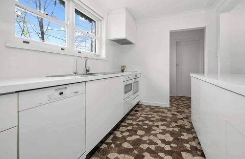 Mitcham House | Between City & Hills