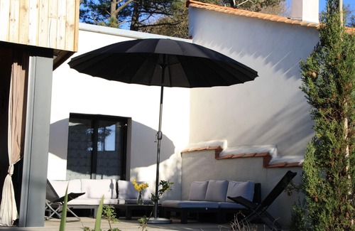 La Tranche-sur-Mer House | Between dunes and forest 200 meters from the beach in a private residence.
