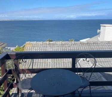 Fish Hoek Apartment | Between Mountain and Sea