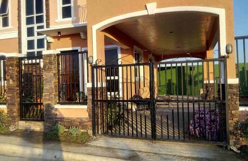 Silang House | Between Nuvali-Tagaytay is a place for you to Retreat,Relax and Revive yourself.