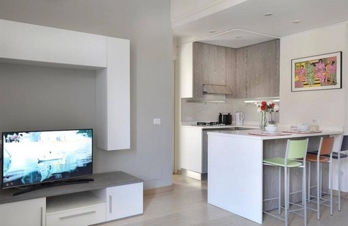 Guastalla Apartment | Between the Crocetta and Porta Romana subway stations.