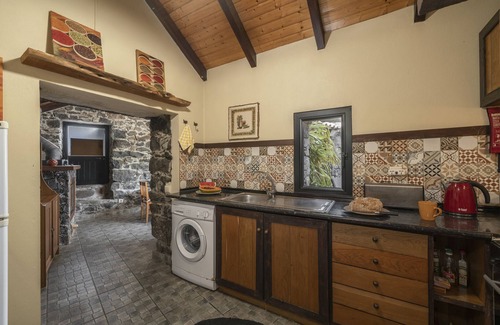 Arco de Sao Jorge Cottage | Between the sea and the mountains, in Santana - World Biosphere Reserve.