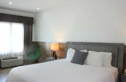 Antiguo Cuscatlan Hotel | Beverly Hills: Hotel and Business