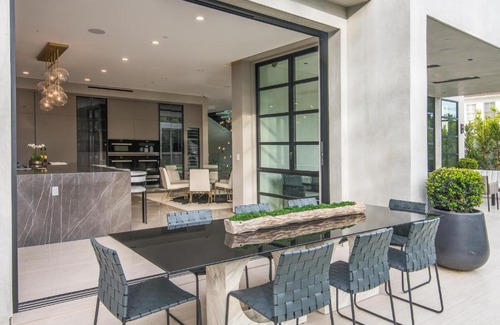 The Flats Villa | Beverly Hills Majestic Modern Mansion