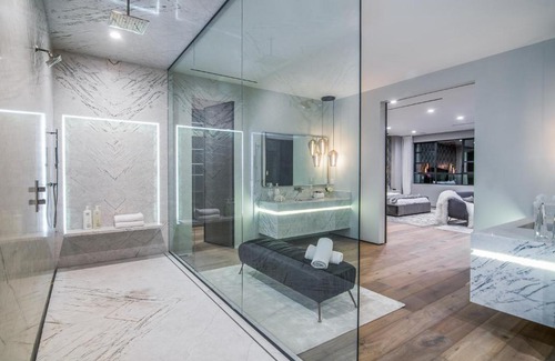 The Flats Villa | Beverly Hills Majestic Modern Mansion