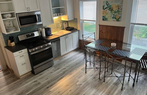 Beverly Apartment | Beverly/Salem! Dwtn/Water/Train