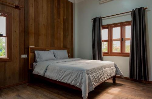 Siem Reap House | Beyond Angkor Homestay - Private Floor 2-Bedroom & Living Room