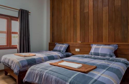 Siem Reap House | Beyond Angkor Homestay - Private Floor 2-Bedroom & Living Room