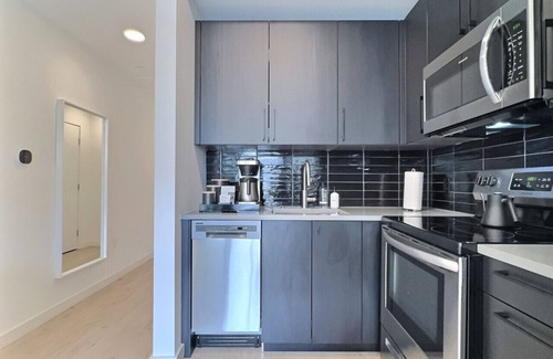 Five Points South Apartment | Bham Studio Retreat | Walk to UAB & Dining